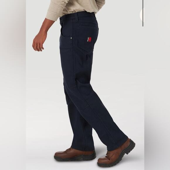 NWT Wrangler RIGGS Workwear Insulated Utility Work Pant Navy Size 44 x 30 - Picture 3 of 7